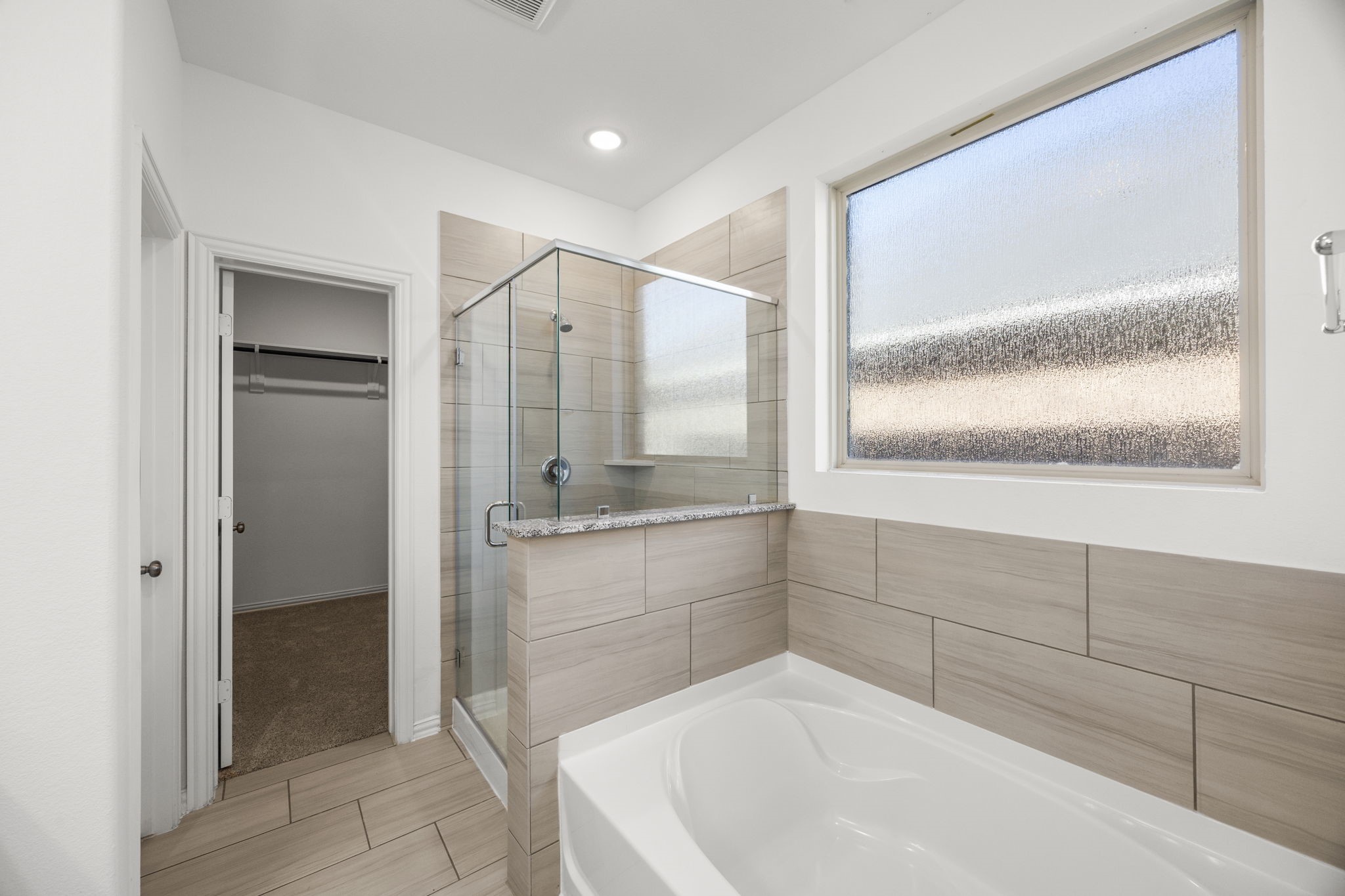 31319 Horseshoe Meadow Bend Lane Fulshear, TX 77441 - Photo 25 of 41 a bathroom with a bathtub and a sink