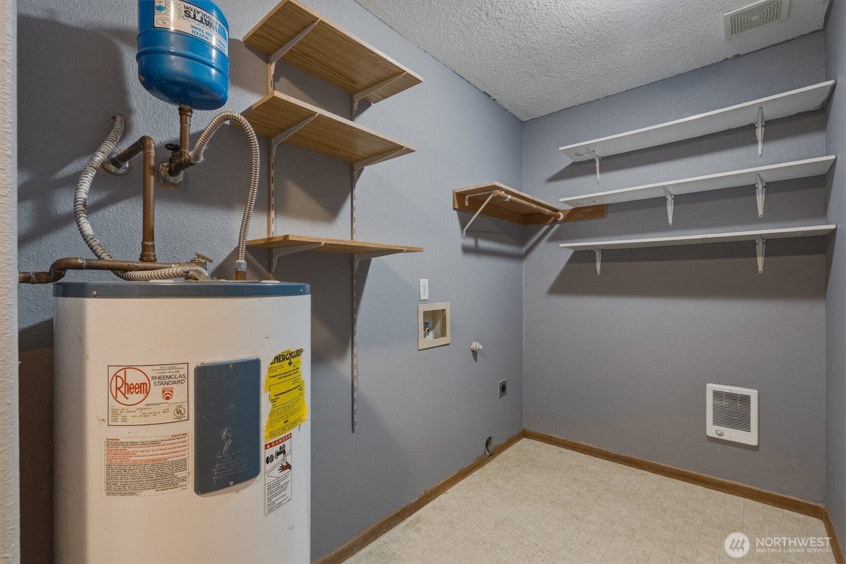 118 Balboa Loop Kelso, WA 98626 - Photo 14 of 35 a view of storage and utility room