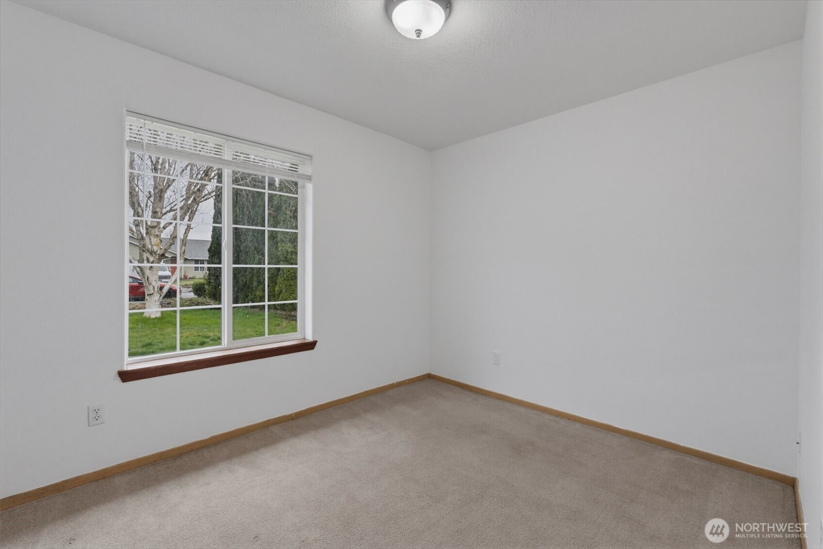 118 Balboa Loop Kelso, WA 98626 - Photo 26 of 35 an empty room with a window
