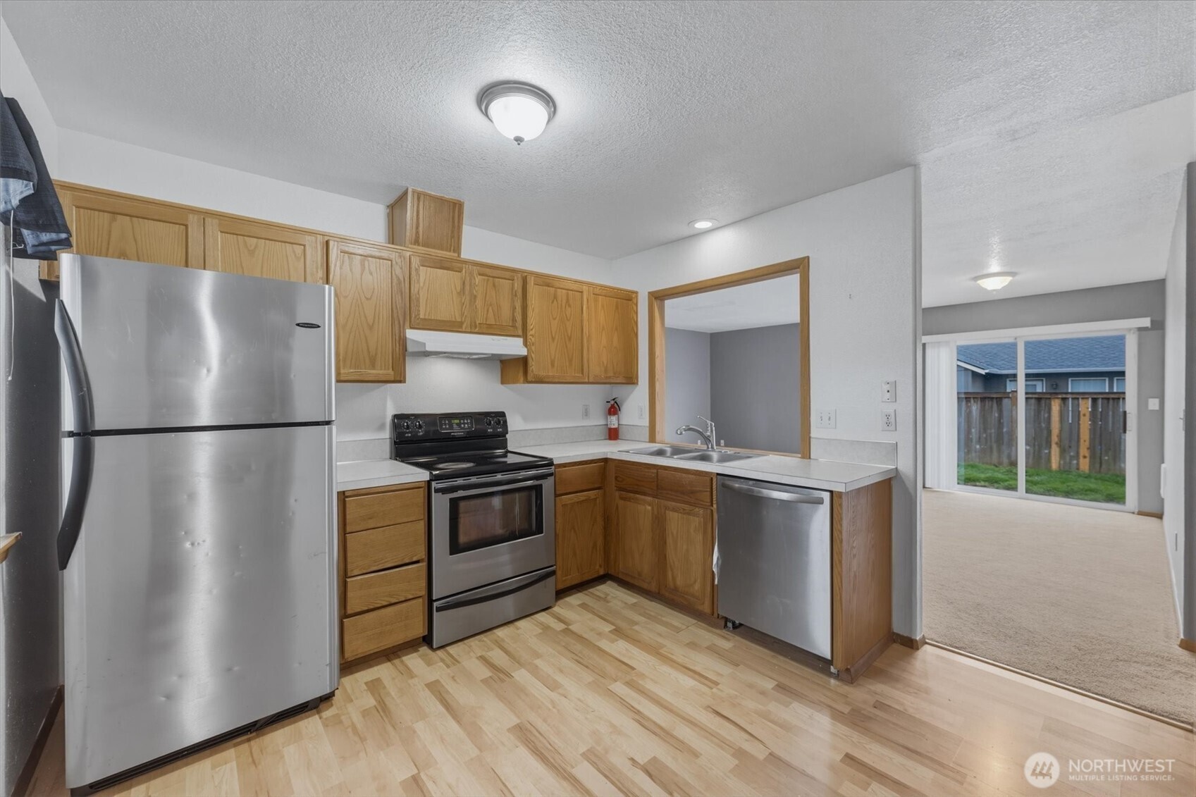 118 Balboa Loop Kelso, WA 98626 - Photo 10 of 35 a kitchen with stainless steel appliances granite countertop a refrigerator and a stove