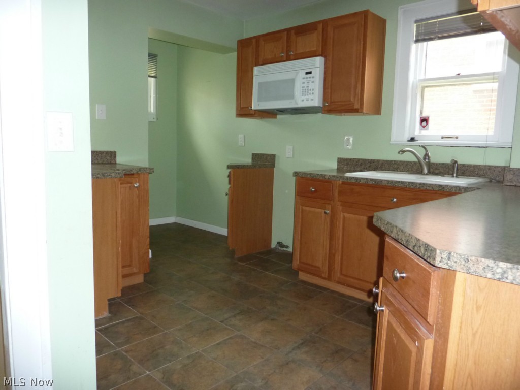 22654 Chardon Road Euclid, OH 44117 - Photo 8 of 22 Gallery Image 8