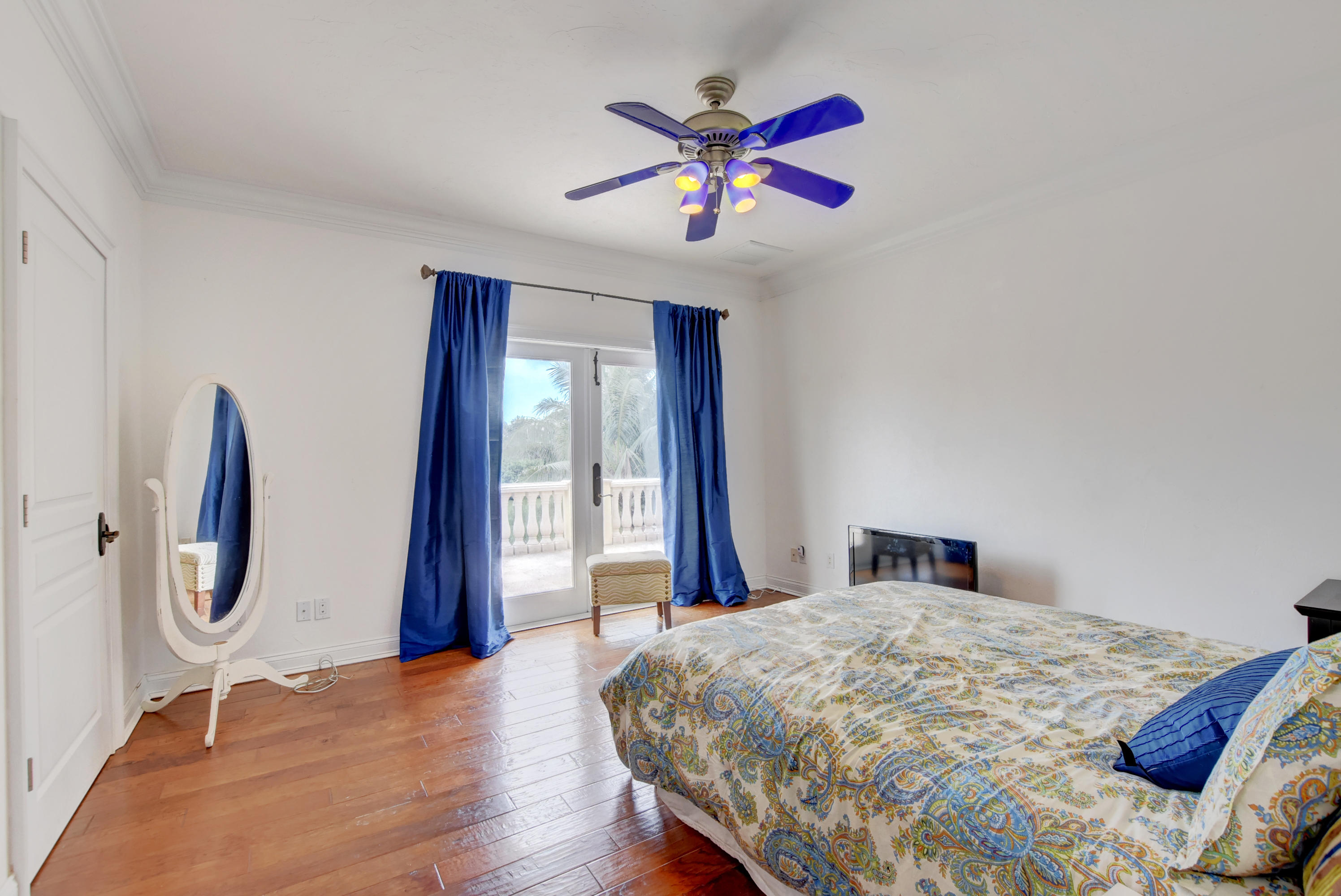 7464 Fairway Trail Boca Raton, FL 33487 - Photo 44 of 72 Guest Room 1 with lots of light
