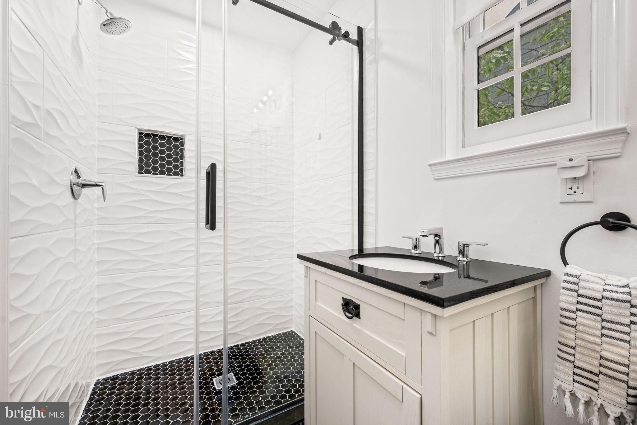3311 Cameron Mills Road Alexandria, VA 22302 - Photo 29 of 82 Main floor, full bathroom