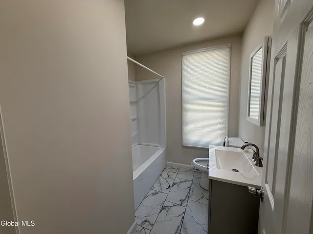 $1,650 | 10 Orange Street, Amsterdam, NY 12010