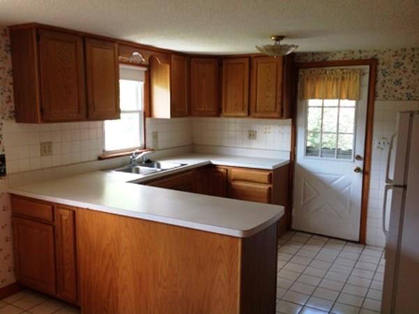 44 Vincent Drive West Springfield, MA 01089 - Photo 3 of 11