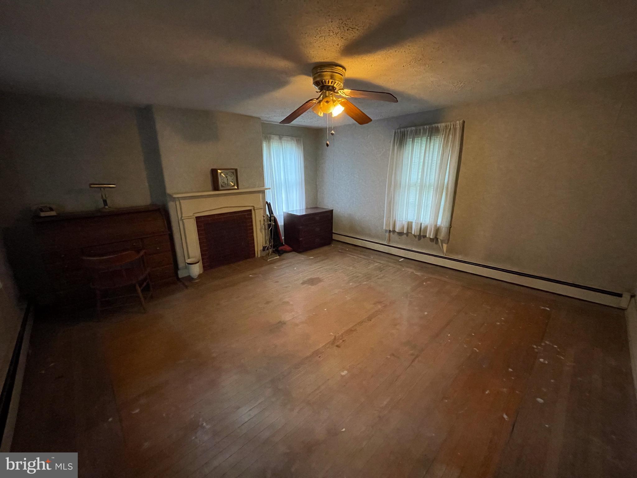 409 Spesutia Road Aberdeen, MD 21001 - Photo 11 of 15 Living Room