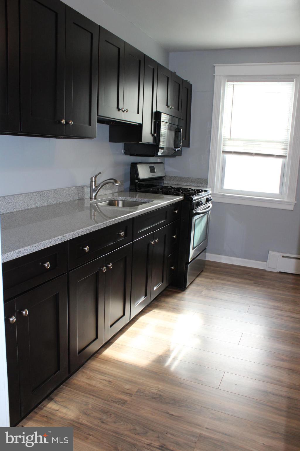250 Sanford Road Upper Darby, PA 19082 - Photo 4 of 11