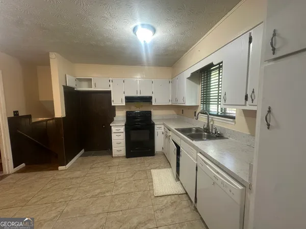 $1,700 | 6859 Mystic Lane, Morrow, GA 30260