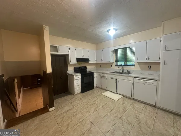 $1,700 | 6859 Mystic Lane, Morrow, GA 30260
