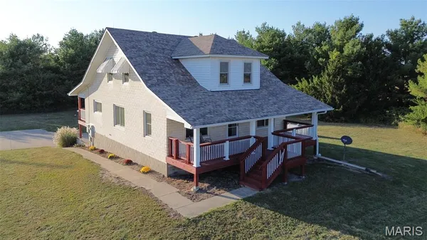 $265,000 | 30314 Highway 16, Jerseyville, IL 62052
