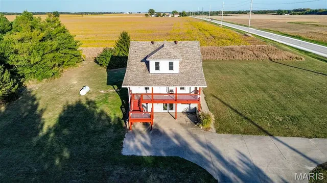 $305,000 | 30314 Highway 16, Jerseyville, IL 62052
