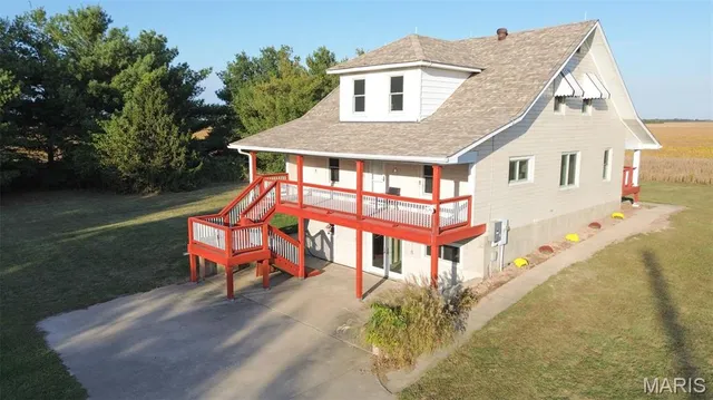 $305,000 | 30314 Highway 16, Jerseyville, IL 62052