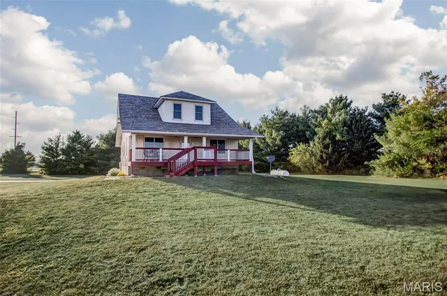 $305,000 | 30314 Highway 16, Jerseyville, IL 62052