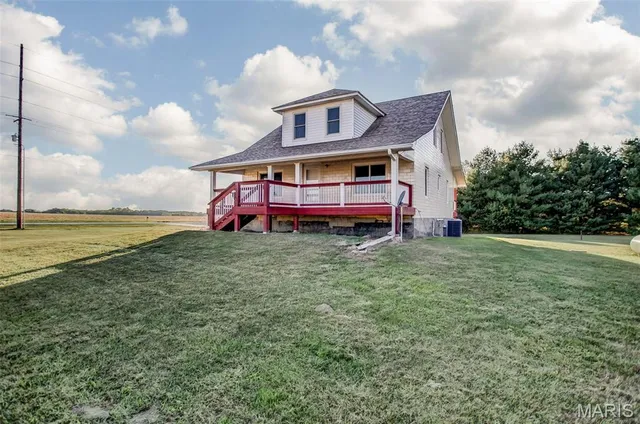 $305,000 | 30314 Highway 16, Jerseyville, IL 62052