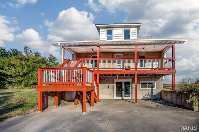 $305,000 | 30314 Highway 16, Jerseyville, IL 62052