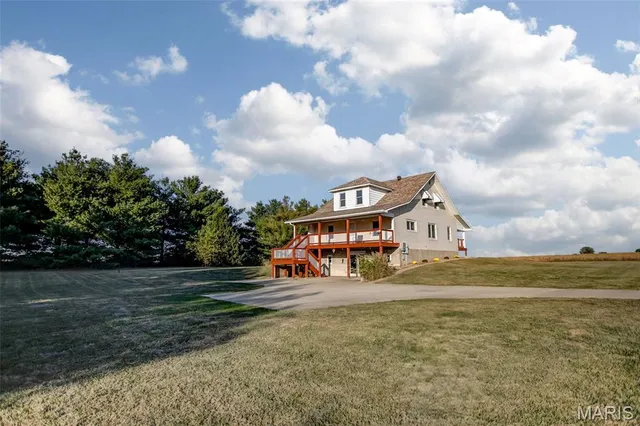 $305,000 | 30314 Highway 16, Jerseyville, IL 62052