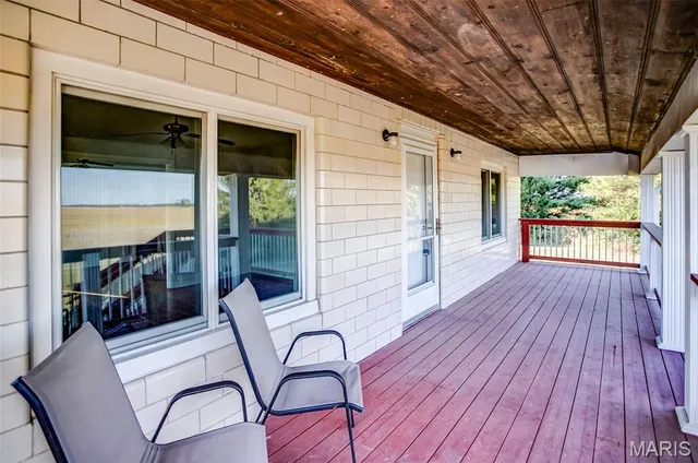 $305,000 | 30314 Highway 16, Jerseyville, IL 62052