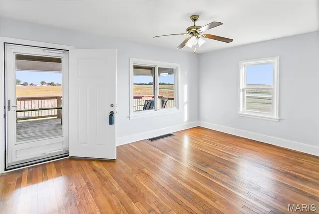 $305,000 | 30314 Highway 16, Jerseyville, IL 62052