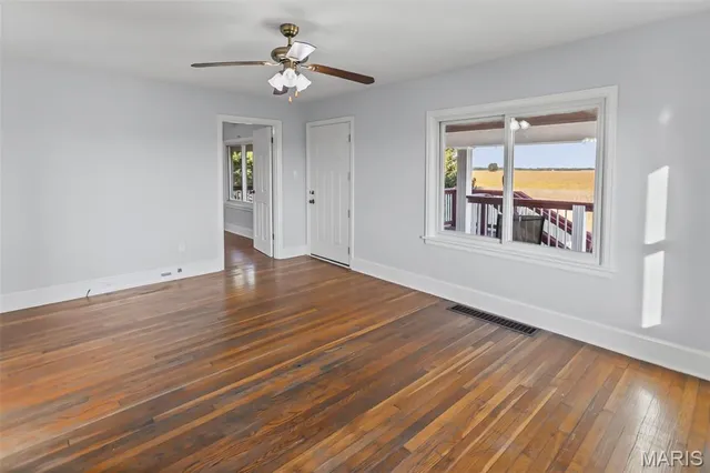 $305,000 | 30314 Highway 16, Jerseyville, IL 62052