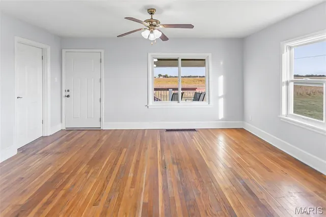 $305,000 | 30314 Highway 16, Jerseyville, IL 62052