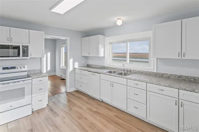 $305,000 | 30314 Highway 16, Jerseyville, IL 62052