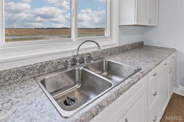 $305,000 | 30314 Highway 16, Jerseyville, IL 62052