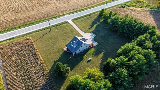 $305,000 | 30314 Highway 16, Jerseyville, IL 62052