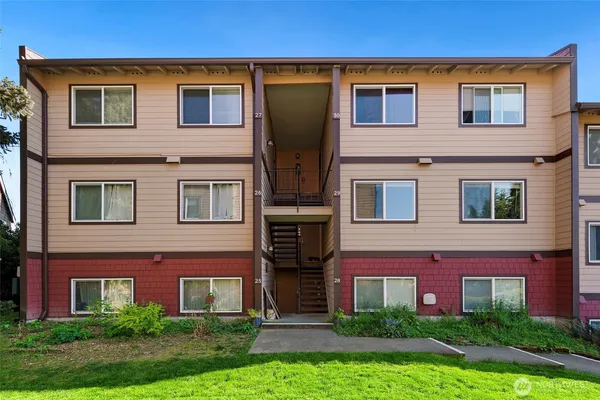$265,000 | 17430 Ambaum Boulevard South, Unit 29, Seattle, WA 98148