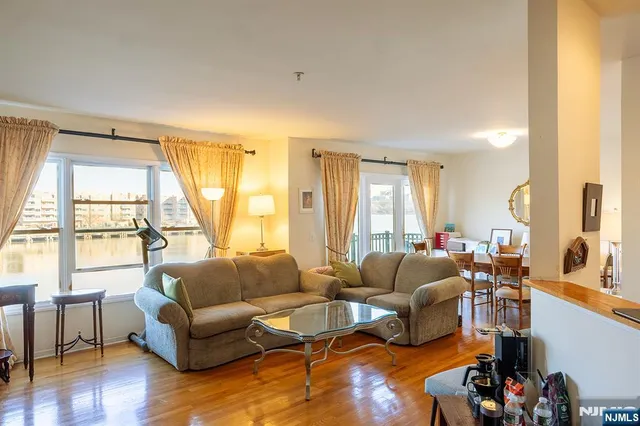 $625,000 | 249 The Promenade, Edgewater, NJ 07020