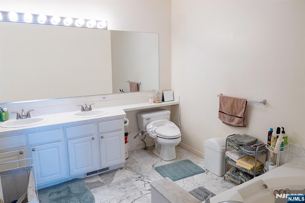 249 The Promenade Edgewater, NJ 07020 - Photo 11 of 21