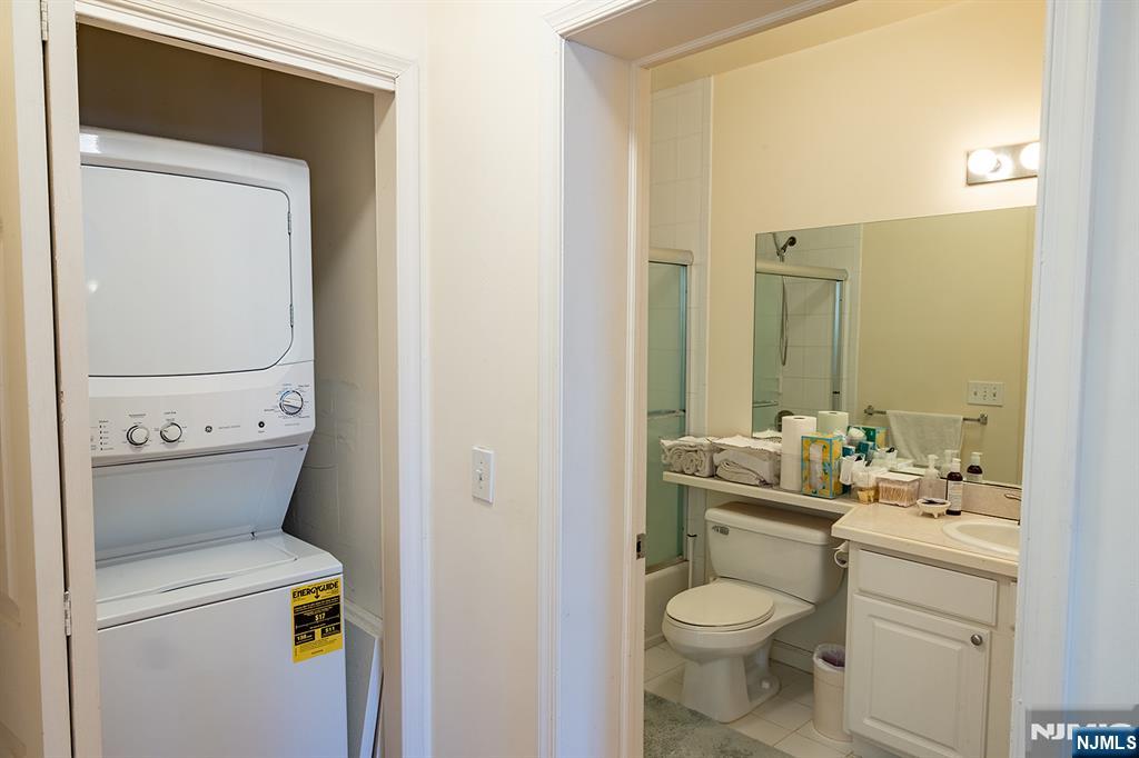 249 The Promenade Edgewater, NJ 07020 - Photo 13 of 21