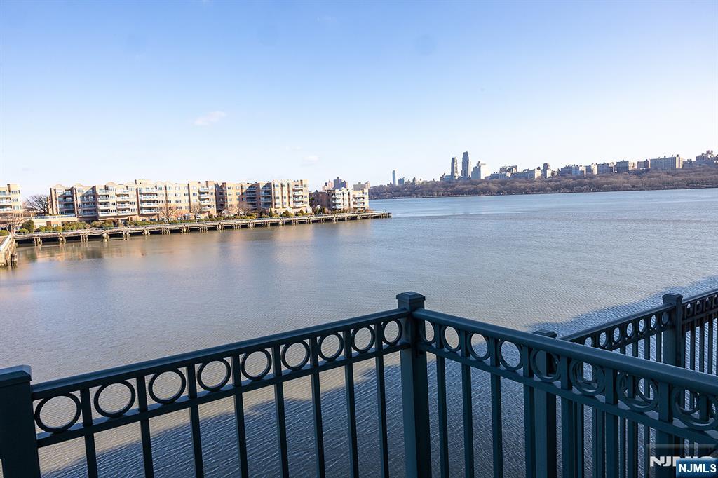 249 The Promenade Edgewater, NJ 07020 - Photo 17 of 21