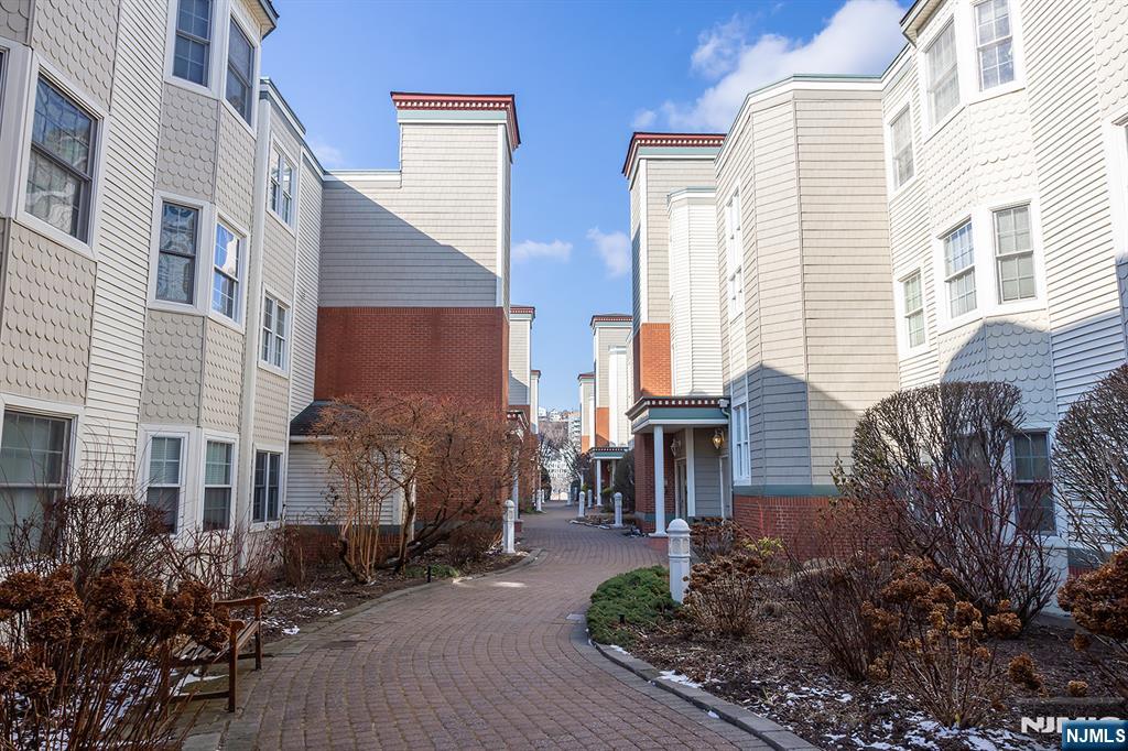 249 The Promenade Edgewater, NJ 07020 - Photo 20 of 21