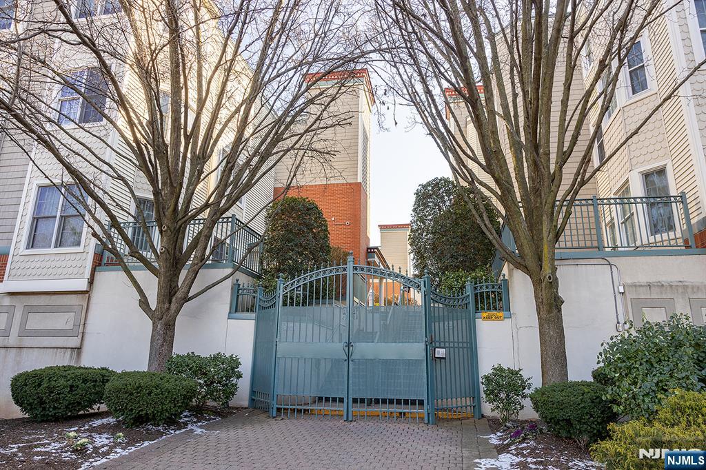 249 The Promenade Edgewater, NJ 07020 - Photo 21 of 21