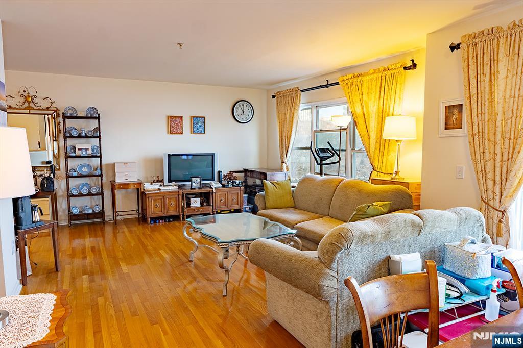 249 The Promenade Edgewater, NJ 07020 - Photo 3 of 21