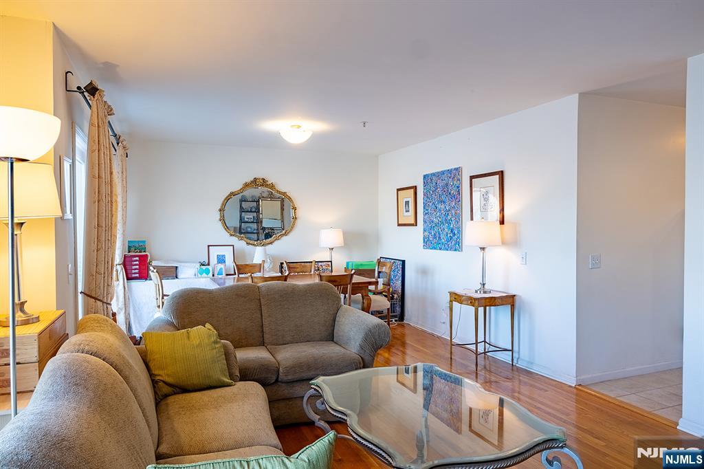 249 The Promenade Edgewater, NJ 07020 - Photo 4 of 21