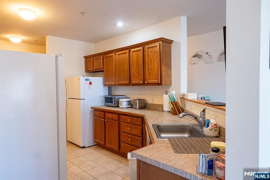 249 The Promenade Edgewater, NJ 07020 - Photo 6 of 21