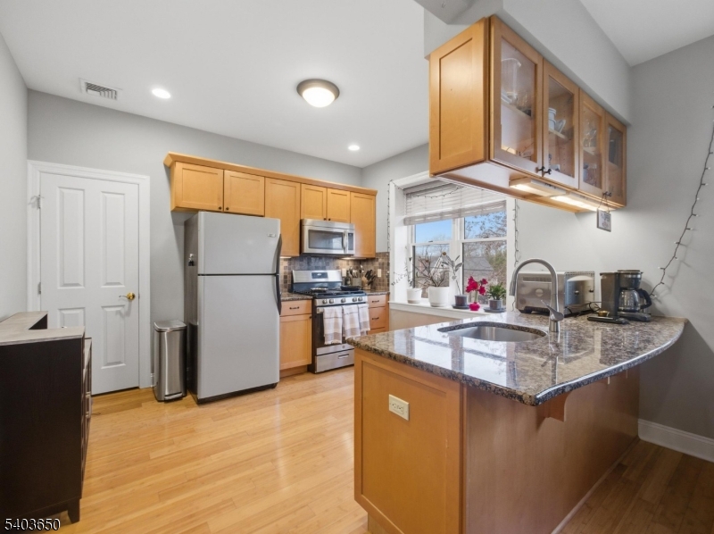 28 Gates Avenue, Unit A Summit, NJ 07901 - Photo 6 of 24