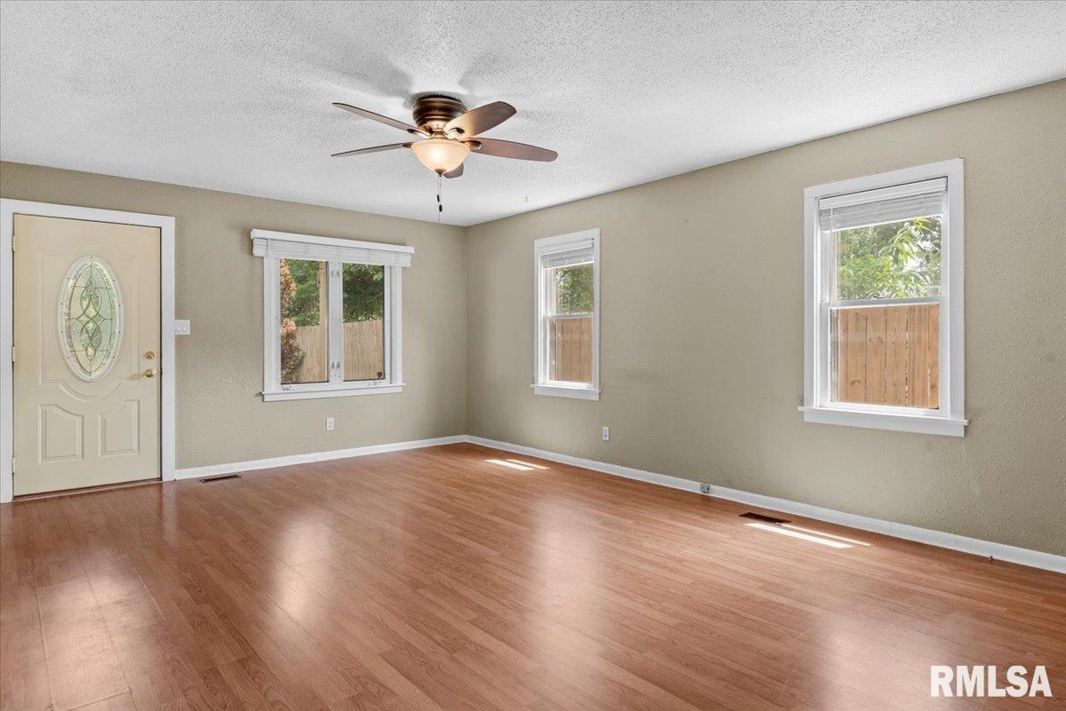 2541 Holmes Avenue Springfield, IL 62704 - Photo 8 of 33 Gallery Image 8