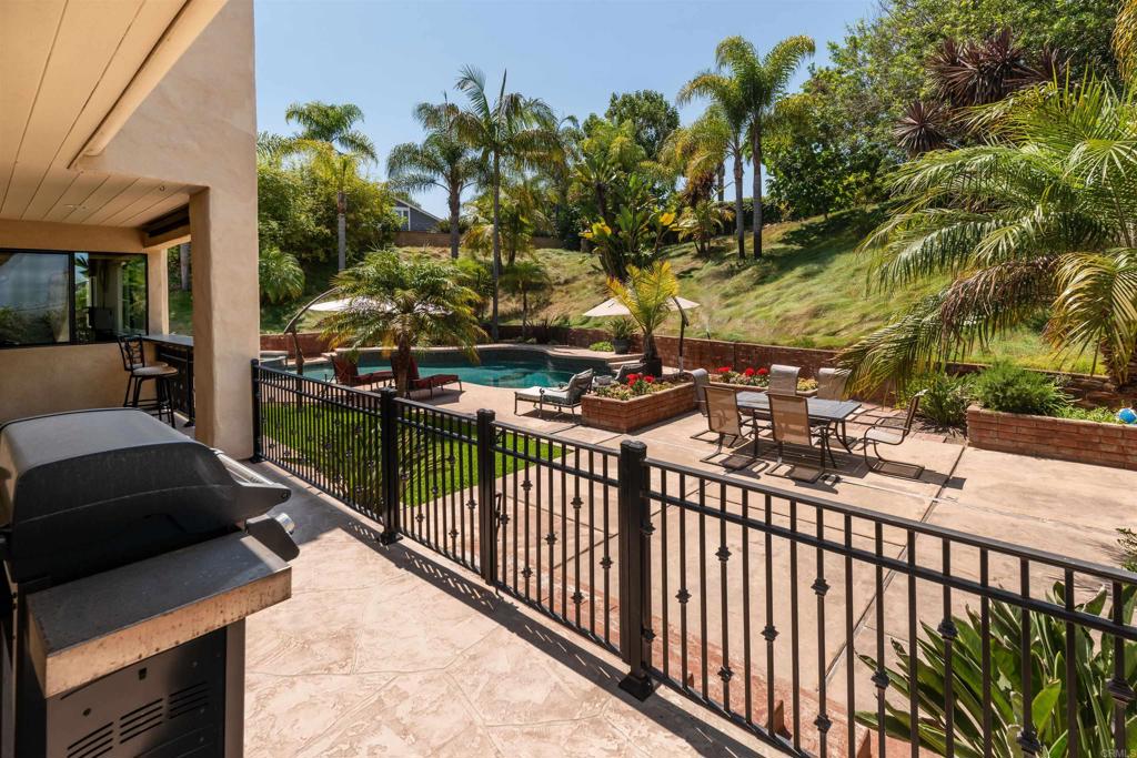 6541 Vispera Place Carlsbad, CA 92009 - Photo 4 of 54 a view of a porch