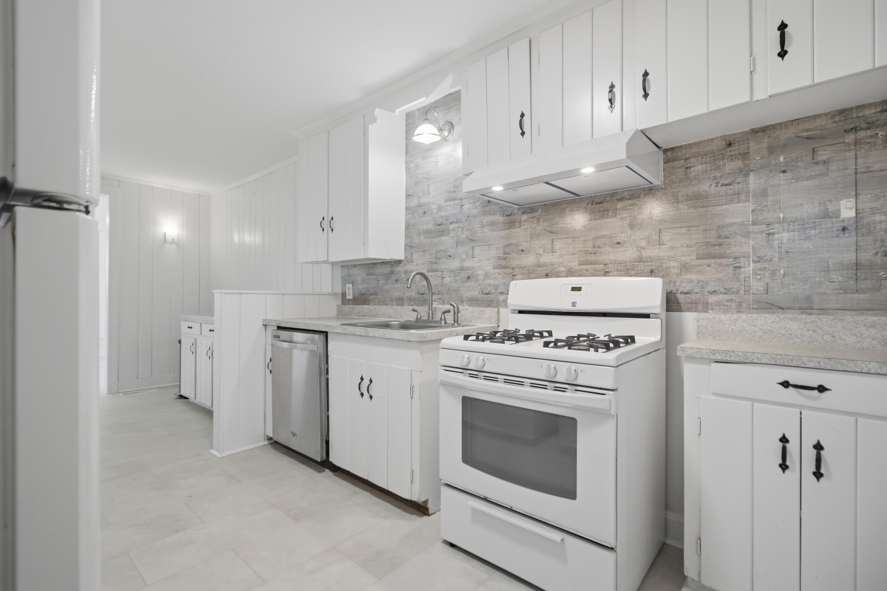 3 Fenwick Drive, Unit A Charleston, SC 29407 - Photo 6 of 10 Kitchen