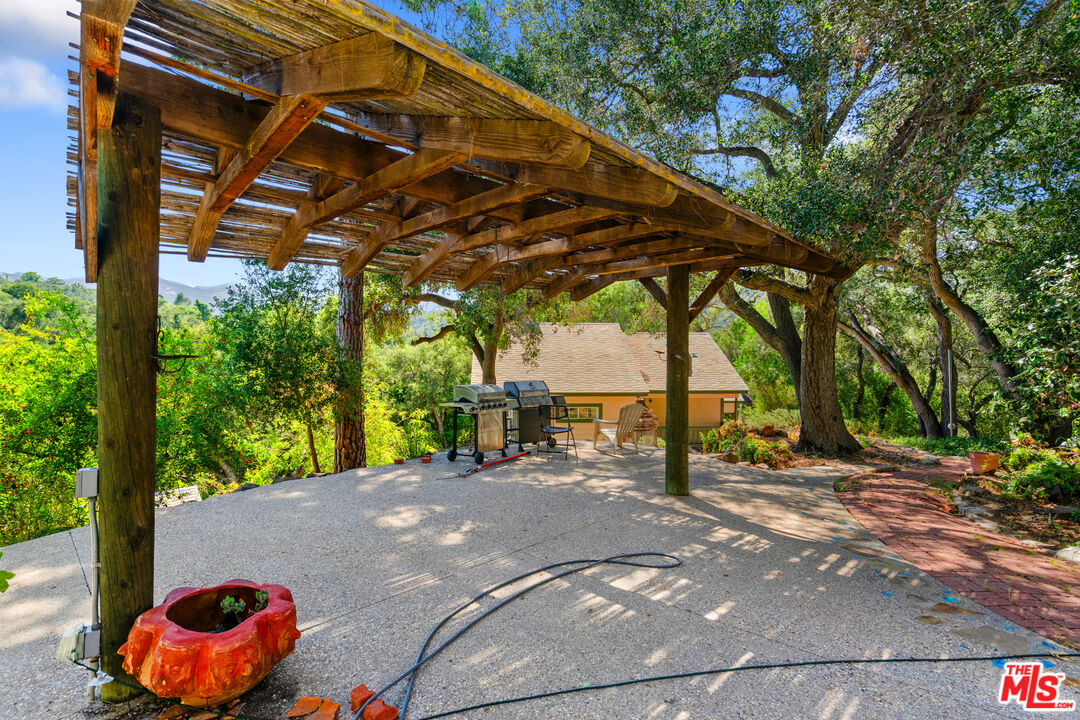 20912 Fontaine Road Topanga, CA 90290 - Photo 49 of 52 a view of a patio with table and chairs under an umbrella