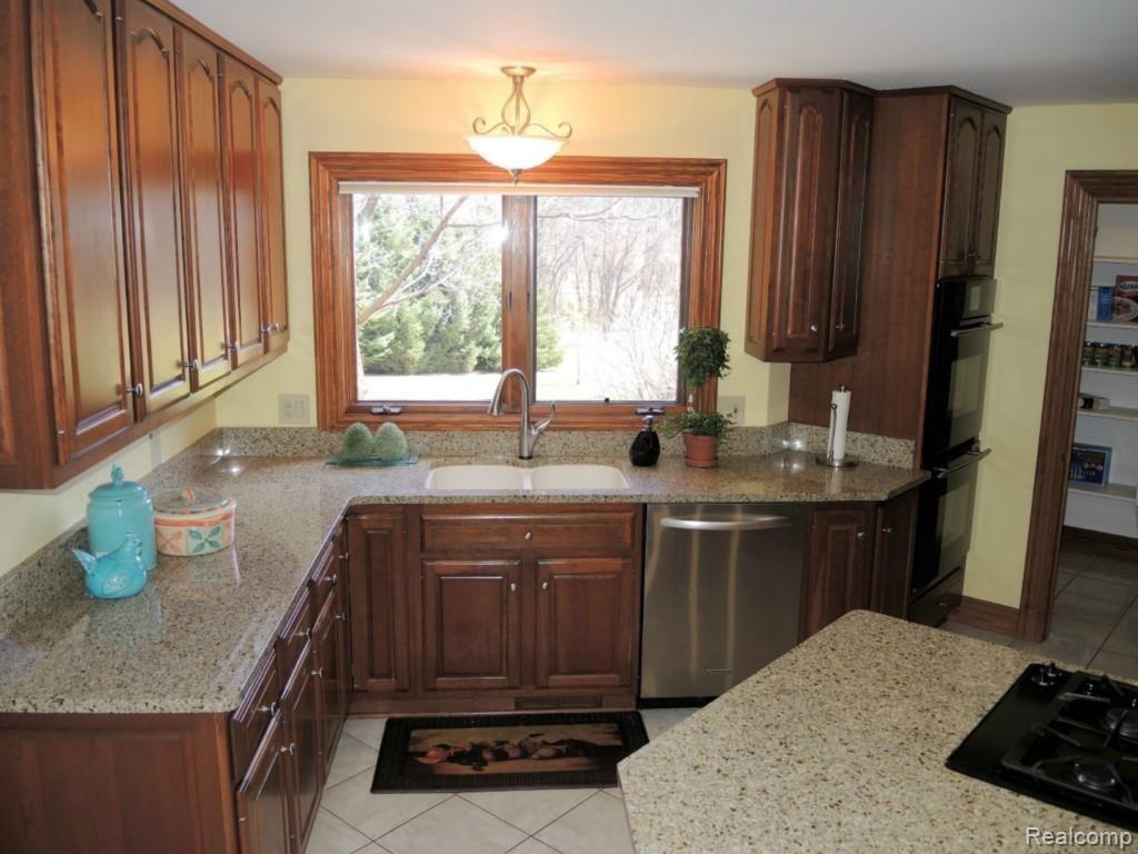 5405 Abbey Drive Rochester, MI 48306 - Photo 26 of 94 Kitchen (11) (Large).jpg