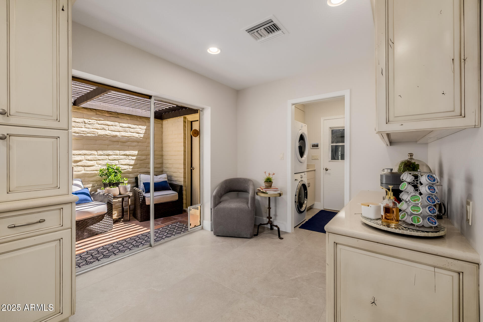 7322 East McLellan Boulevard Scottsdale, AZ 85250 - Photo 25 of 64 a room with furniture and a large window