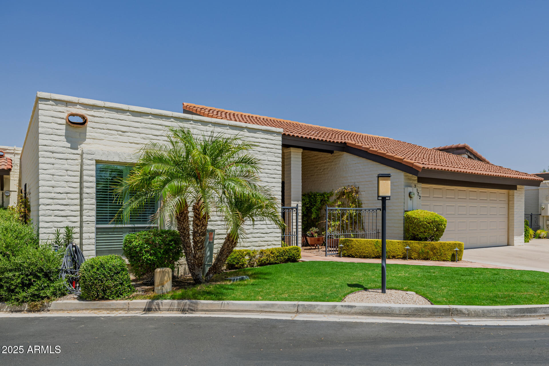 7322 East McLellan Boulevard Scottsdale, AZ 85250 - Photo 4 of 64 a front view of a house with garden