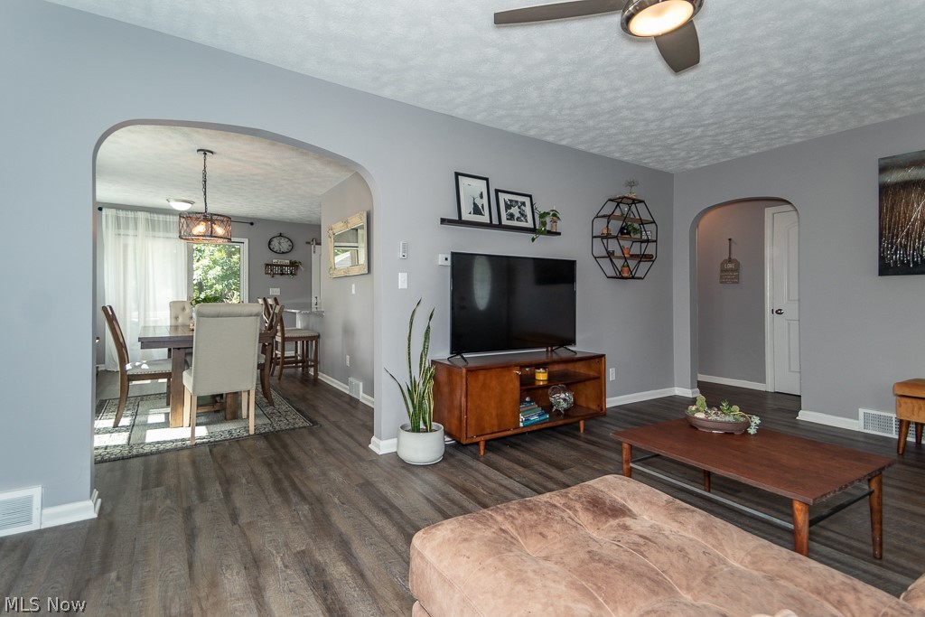 12422 Painesville Warren Road Painesville, OH 44077 - Photo 5 of 35 Gallery Image 5