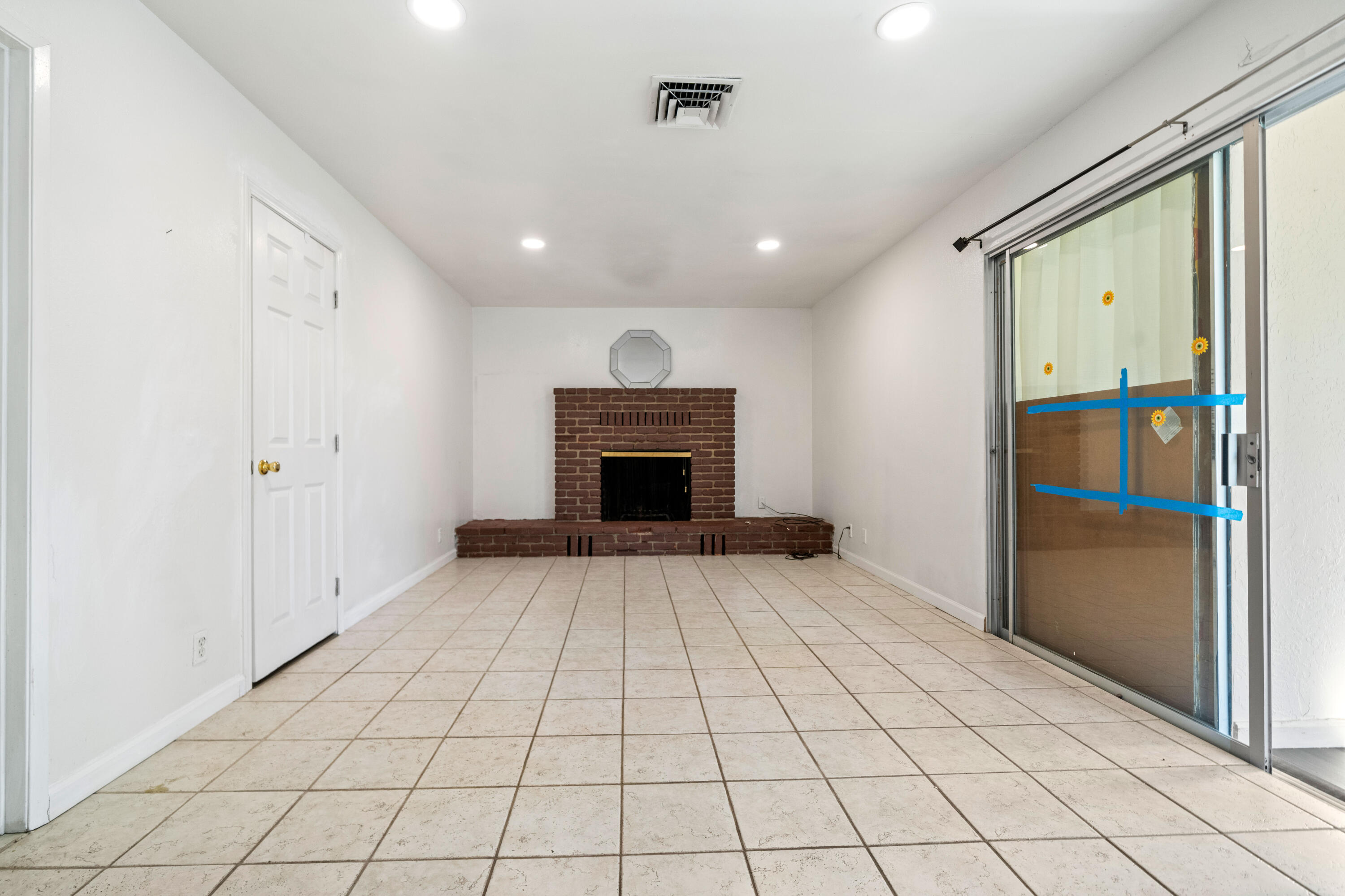 3250 Winding Way Redding, CA 96003 - Photo 13 of 29 Family room