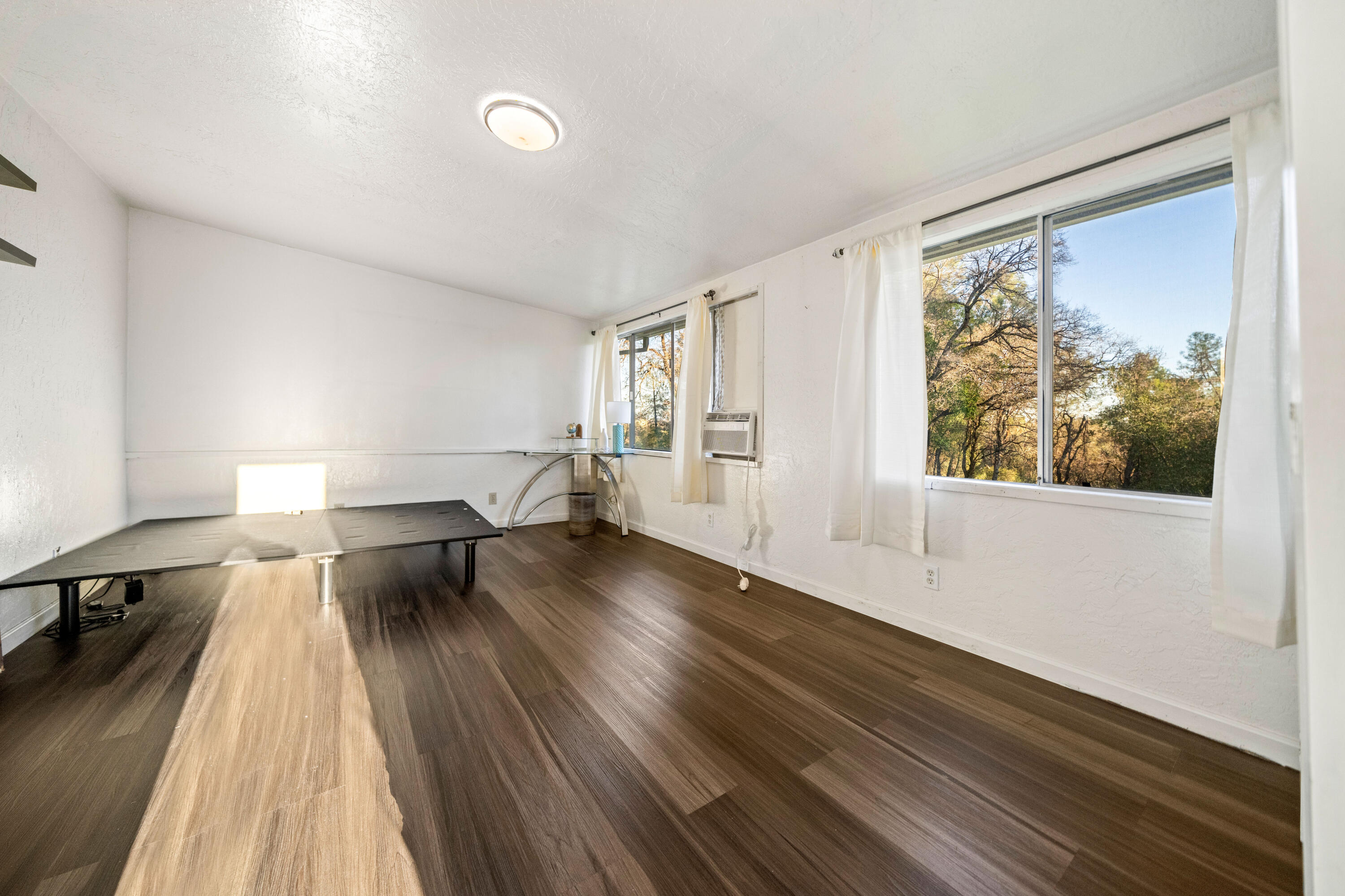 3250 Winding Way Redding, CA 96003 - Photo 14 of 29 Enclosed patio