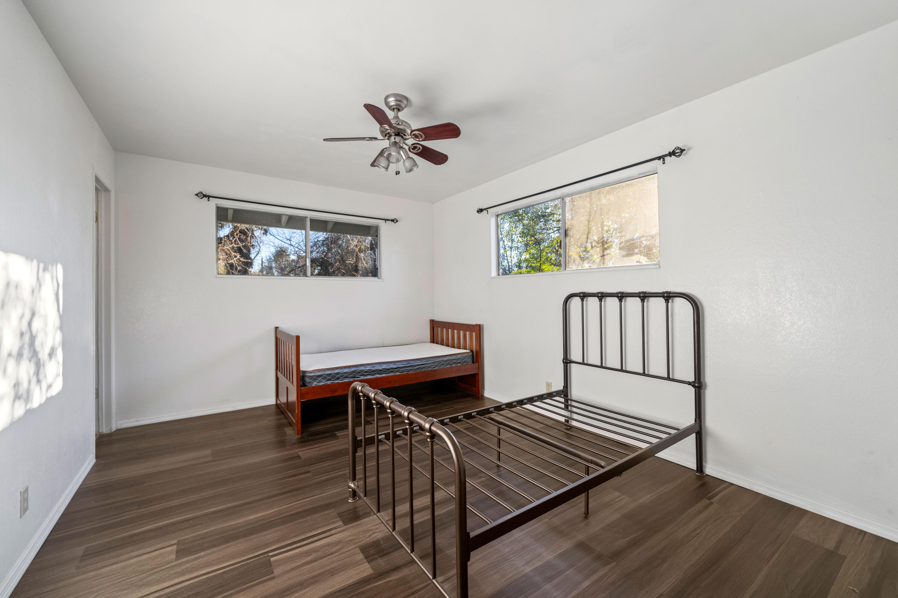 3250 Winding Way Redding, CA 96003 - Photo 19 of 29 Master Bedroom