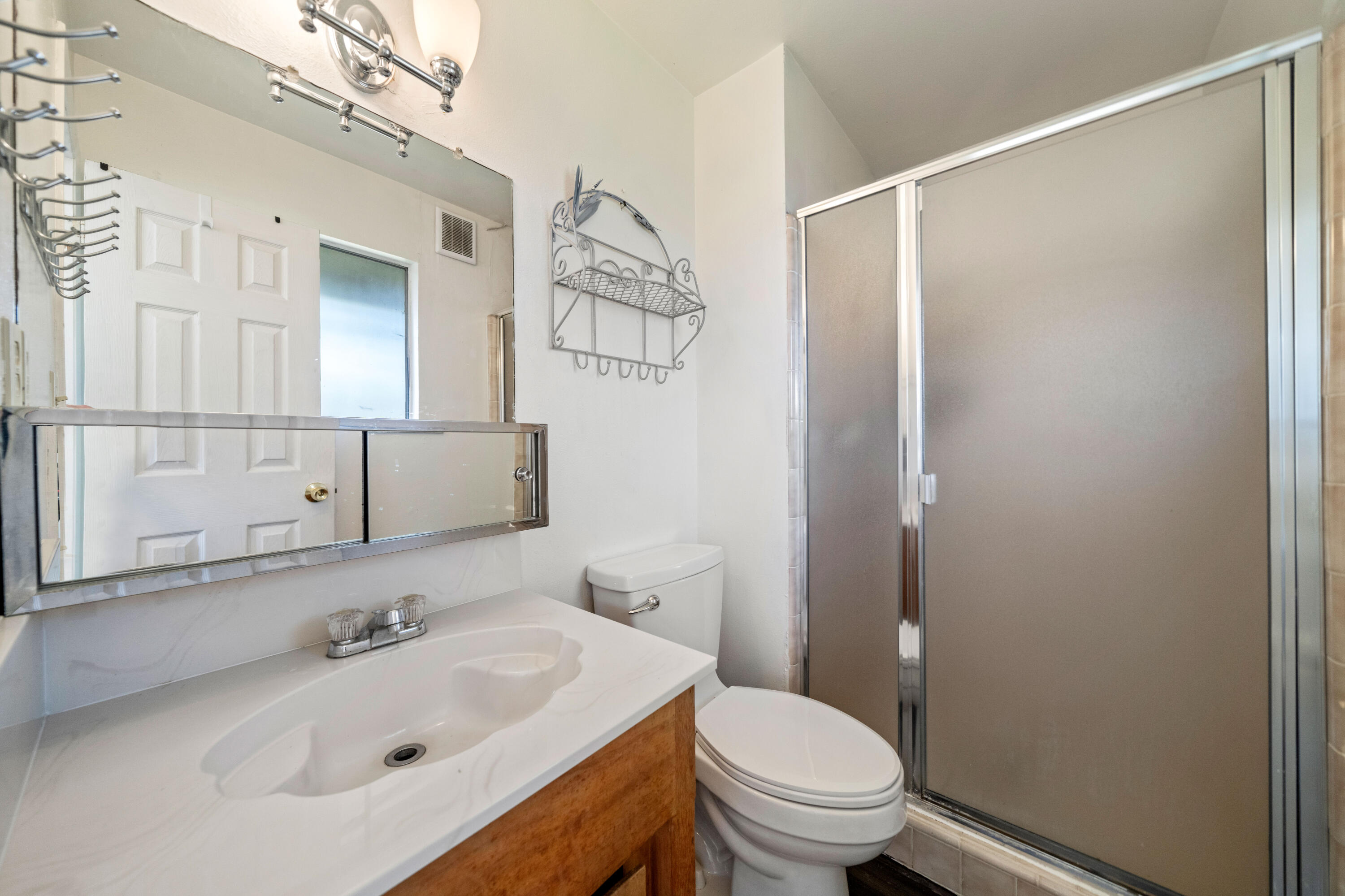 3250 Winding Way Redding, CA 96003 - Photo 20 of 29 Master Bathroom